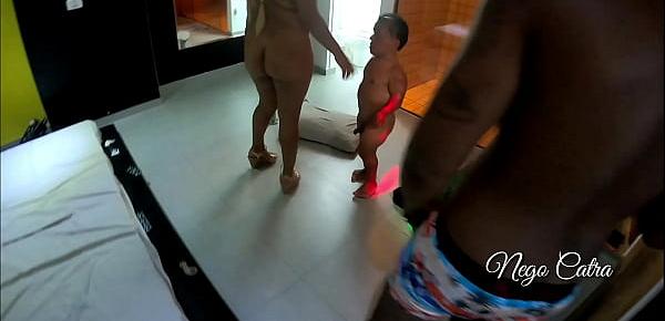  Primeiro trabalho do Nego Catra como diretor ja superou  24 milhões e meio de visualizações . Com Paty Bumbum e anão Zezinho Teves